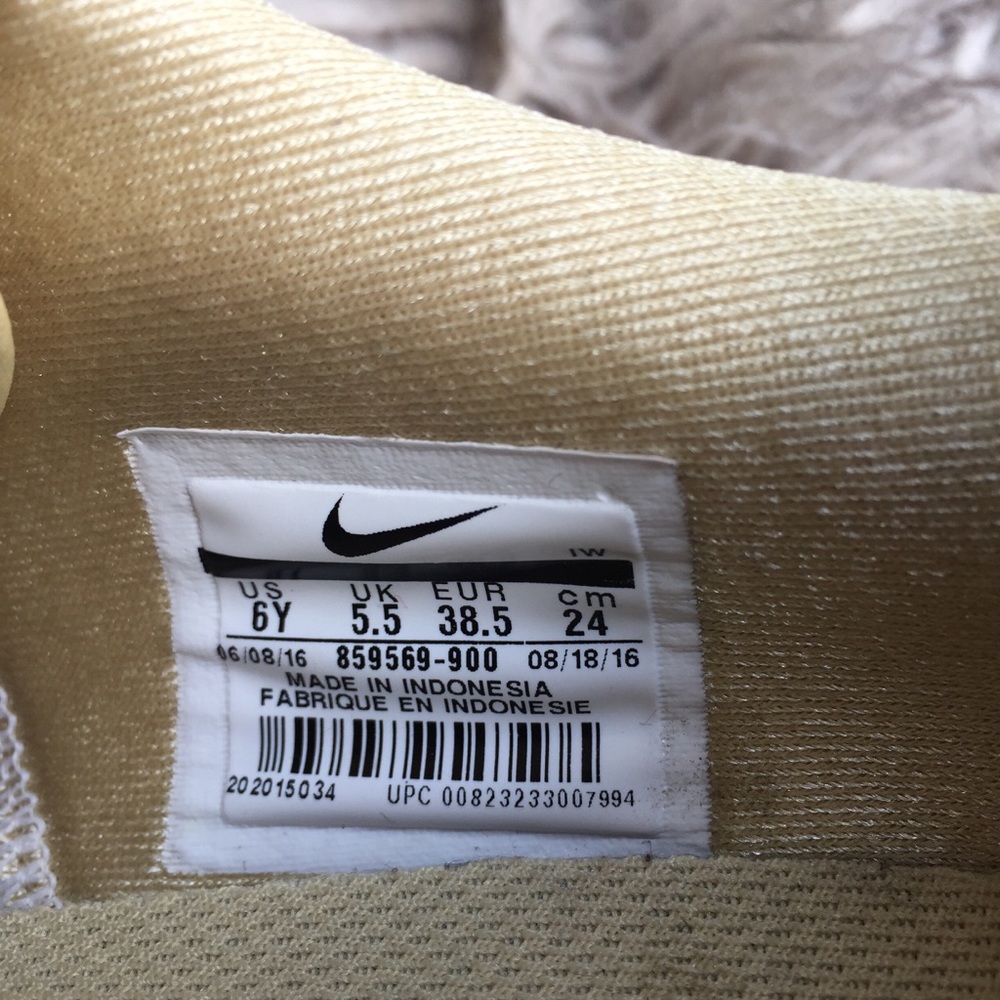 SOLD! Nike Cortez Special Edition Metallic Gold 6Y - Picture 5 of 8